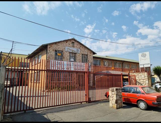 5,100M² WAREHOUSE FOR SALE IN INDUSTRIA